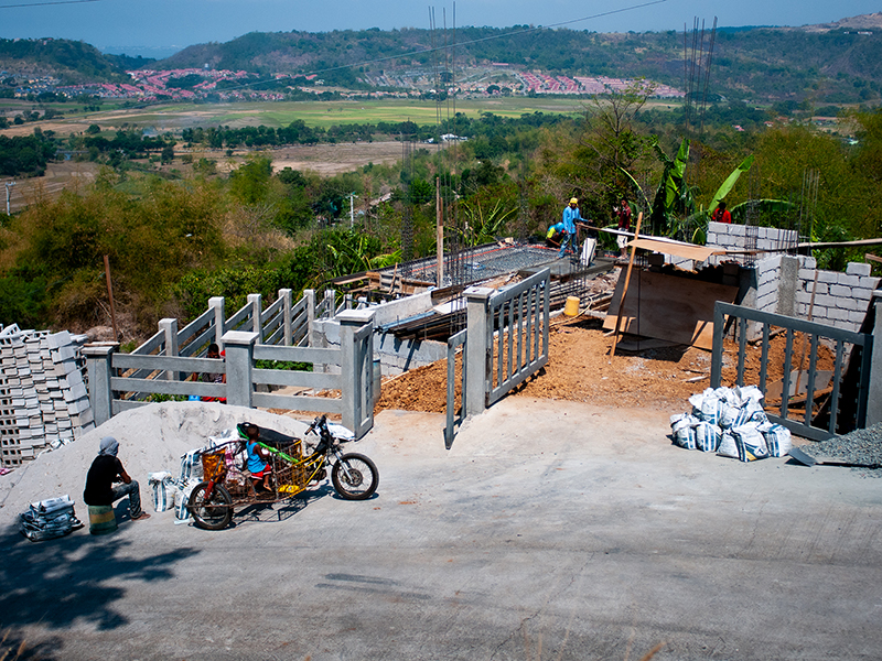 Construction d'une maison | Raising a family home