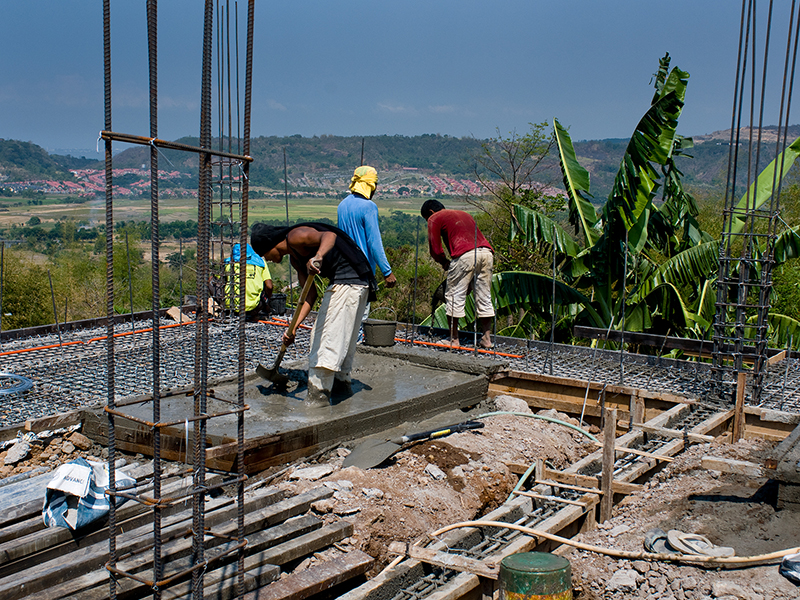 Construction d'une maison | Raising a family home