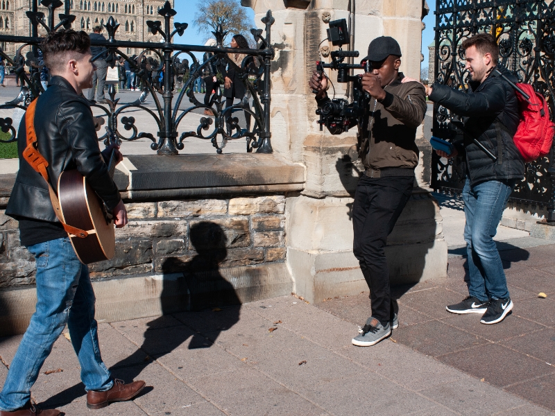 ARTISTES DANS LA RUE | STREET ARTISTS