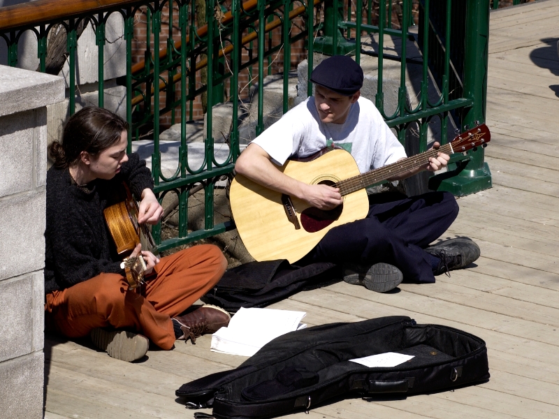 ARTISTES DANS LA RUE | STREET ARTISTS