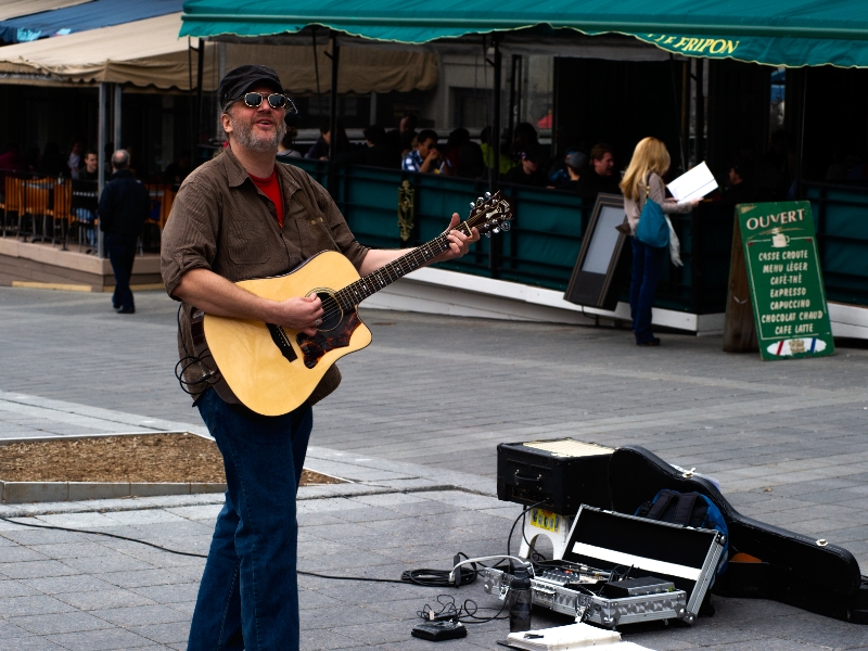 ARTISTES DANS LA RUE | STREET ARTISTS