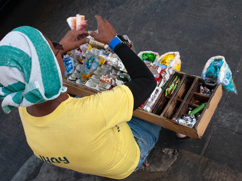 TRAVAILLEURS DE LA RUE | STREET WORKERS