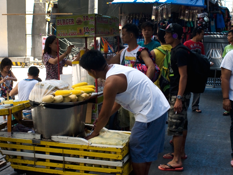 TRAVAILLEURS DE LA RUE | STREET WORKERS