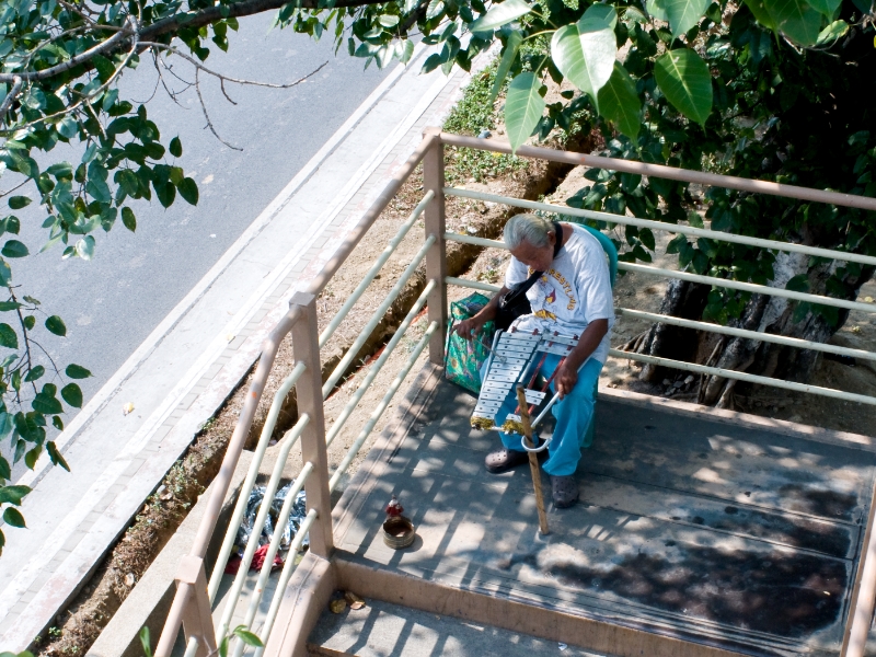 TRAVAILLEURS DE LA RUE | STREET WORKERS